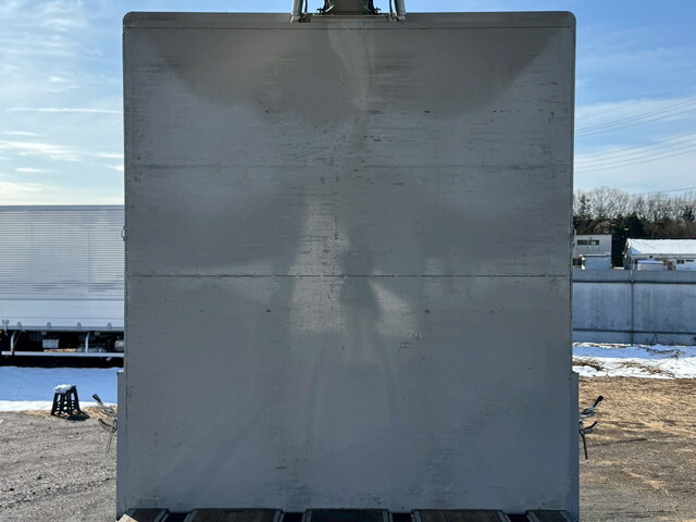 いすゞギガアルミウイング大型（10t）[写真09]