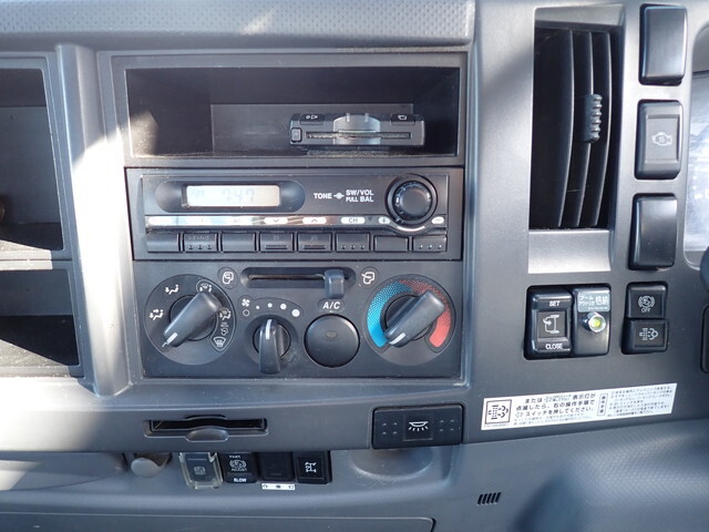 いすゞフォワードクレーン3段中型（4t）[写真40]