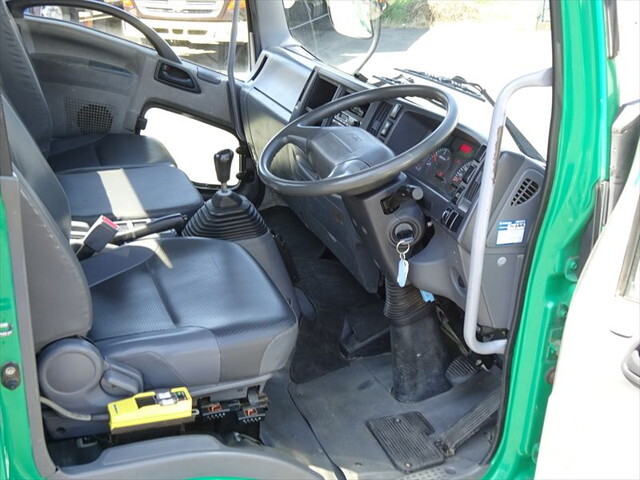 いすゞフォワードコンテナ専用車中型（4t）[写真20]