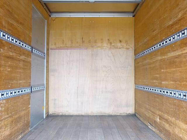 三菱ふそうキャンターアルミバン小型（2t・3t）[写真10]