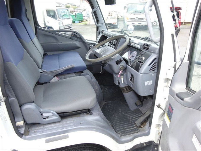 三菱ふそうキャンターアルミバン小型（2t・3t）[写真23]