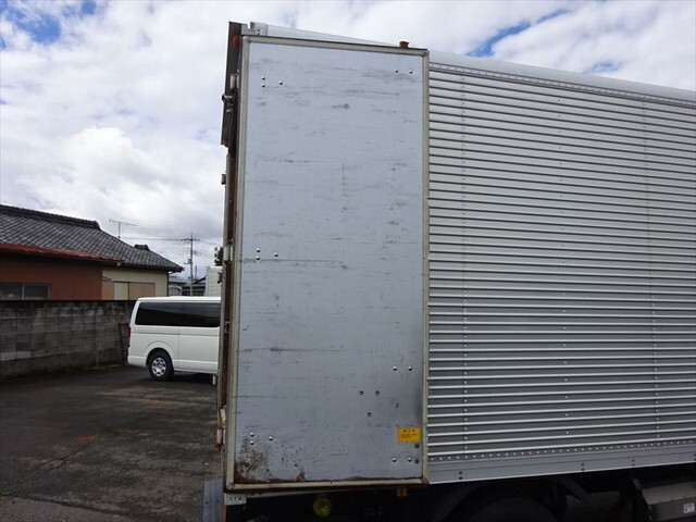 三菱ふそうキャンターアルミバン小型（2t・3t）[写真08]