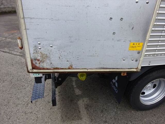 三菱ふそうキャンターアルミバン小型（2t・3t）[写真09]