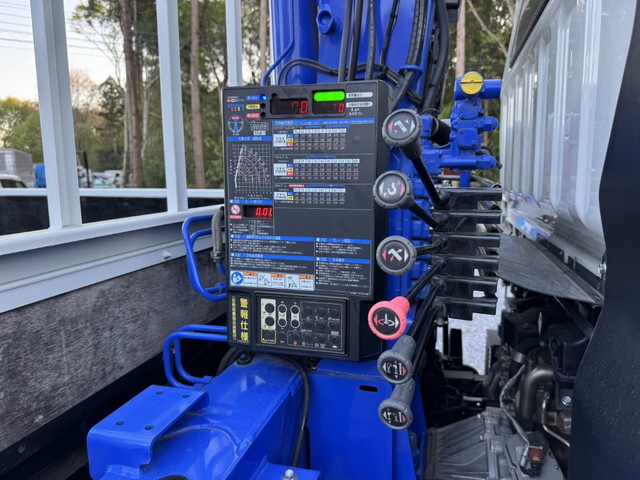 三菱ふそうキャンタークレーン4段小型（2t・3t）[写真17]