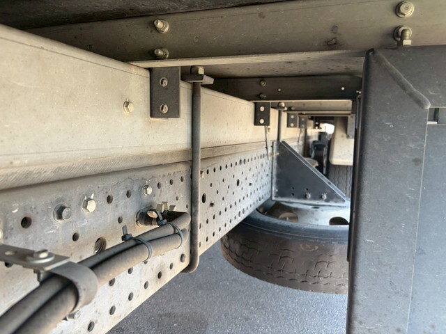 いすゞエルフ冷凍車（冷蔵車）小型（2t・3t）[写真12]