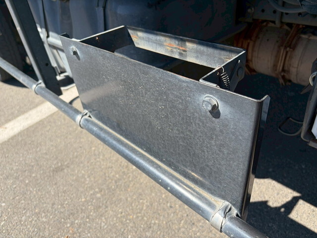 いすゞエルフ冷凍車（冷蔵車）小型（2t・3t）[写真20]