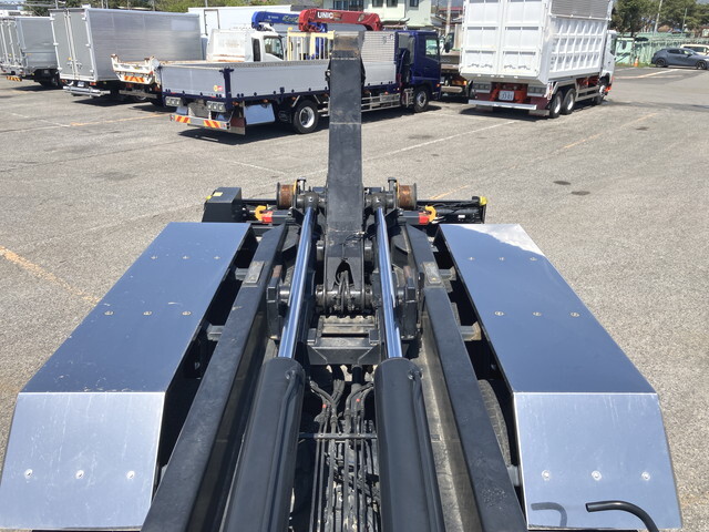 三菱ふそうスーパーグレートコンテナ専用車大型（10t）[写真13]