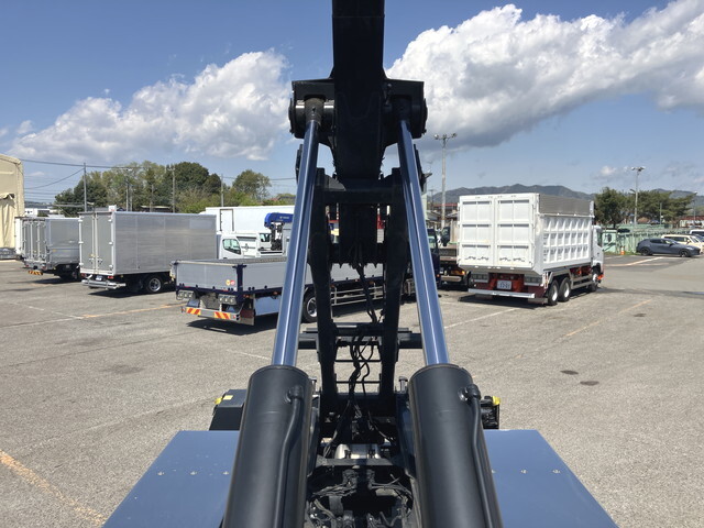 三菱ふそうスーパーグレートコンテナ専用車大型（10t）[写真14]