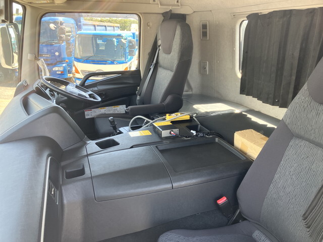 三菱ふそうスーパーグレートコンテナ専用車大型（10t）[写真32]