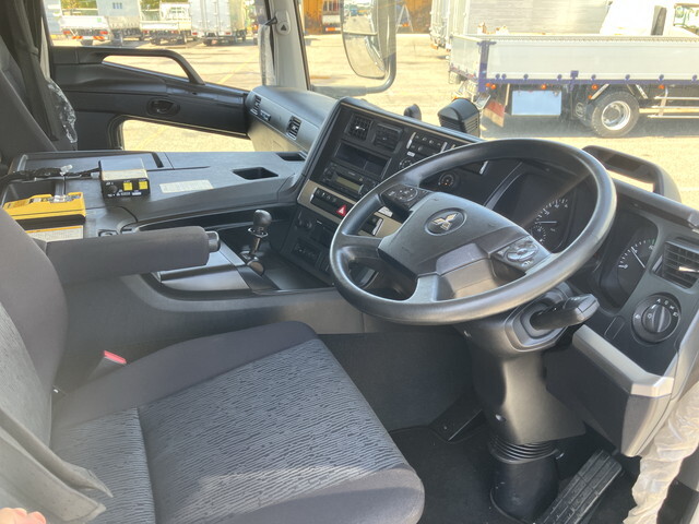 三菱ふそうスーパーグレートコンテナ専用車大型（10t）[写真34]