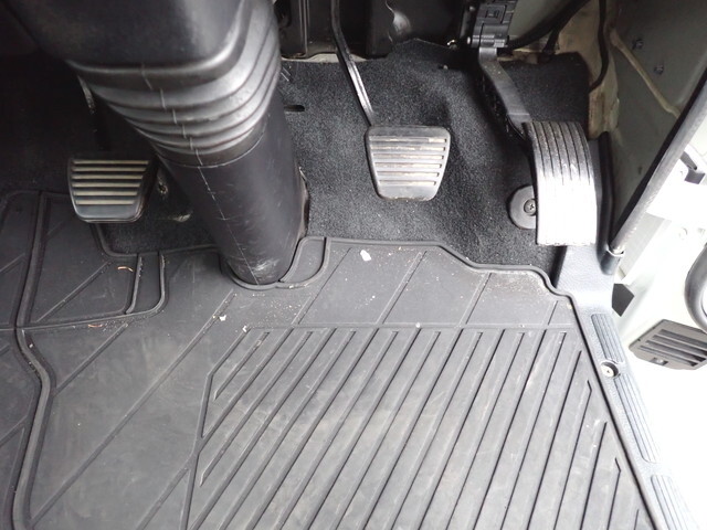 三菱ふそうキャンタークレーン4段小型（2t・3t）[写真37]