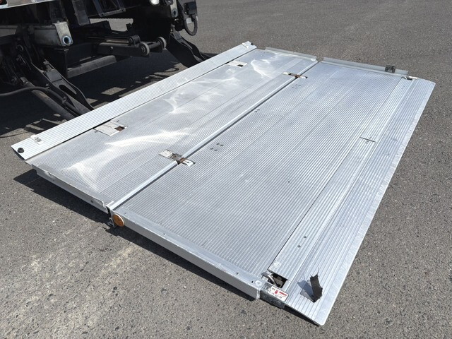 日野レンジャー冷凍車（冷蔵車）中型（4t）[写真12]