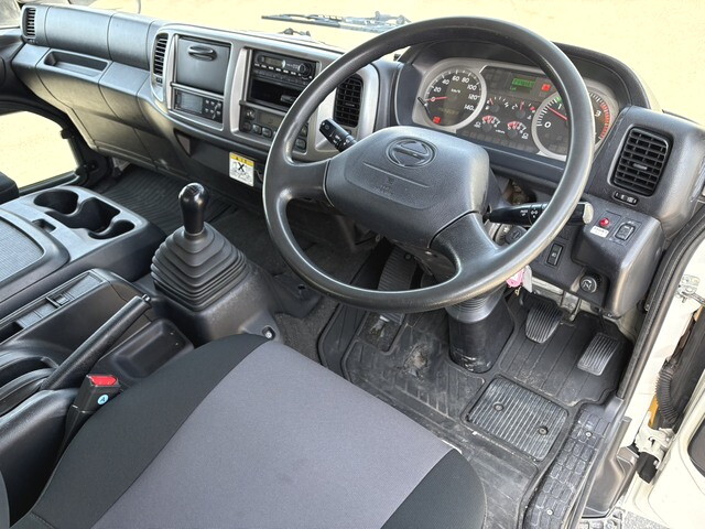 日野レンジャー冷凍車（冷蔵車）中型（4t）[写真32]