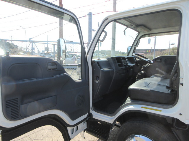 いすゞエルフコンテナ専用車小型（2t・3t）[写真27]