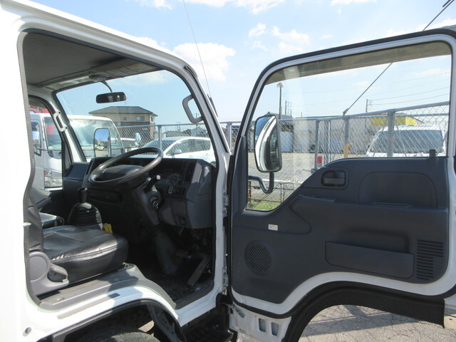 いすゞエルフコンテナ専用車小型（2t・3t）[写真29]