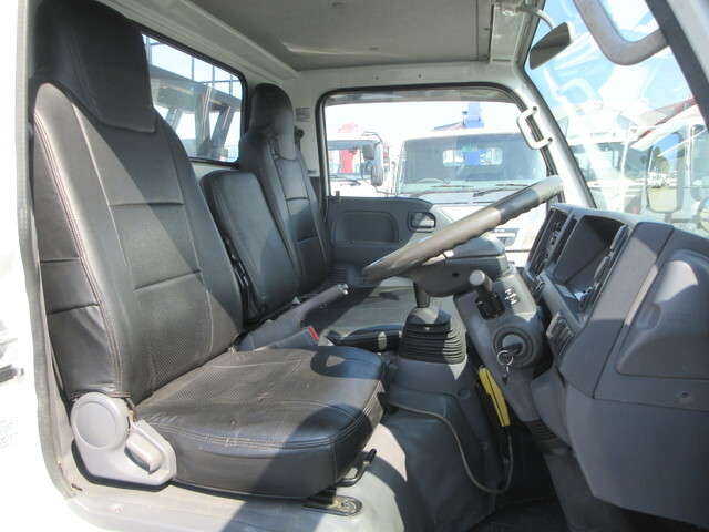 いすゞエルフコンテナ専用車小型（2t・3t）[写真30]