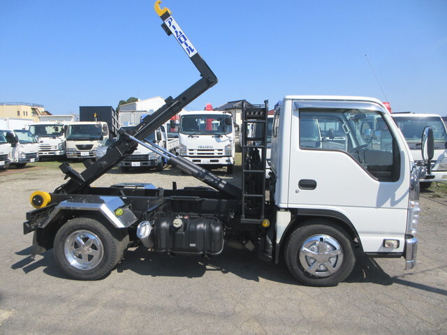 いすゞエルフコンテナ専用車小型（2t・3t）[写真06]