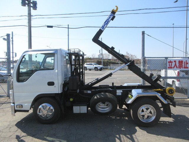 いすゞエルフコンテナ専用車小型（2t・3t）[写真07]