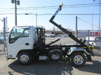 いすゞエルフコンテナ専用車小型（2t・3t）[写真08]