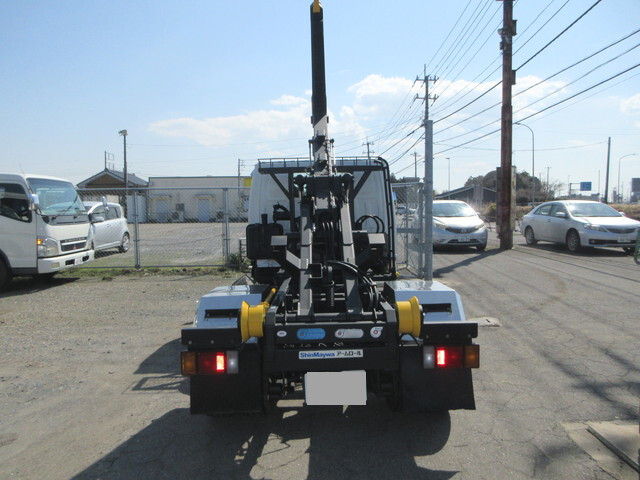 いすゞエルフコンテナ専用車小型（2t・3t）[写真08]