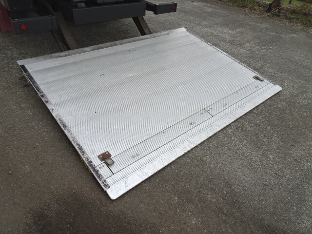 日野デュトロアルミブロック小型（2t・3t）[写真16]