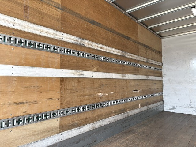 三菱ふそうファイターアルミバン中型（4t）[写真13]