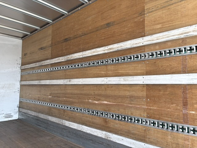 三菱ふそうファイターアルミバン中型（4t）[写真14]