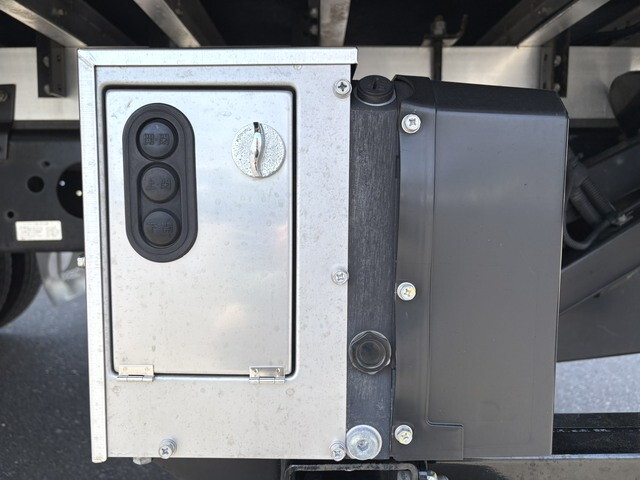 三菱ふそうファイターアルミバン中型（4t）[写真18]