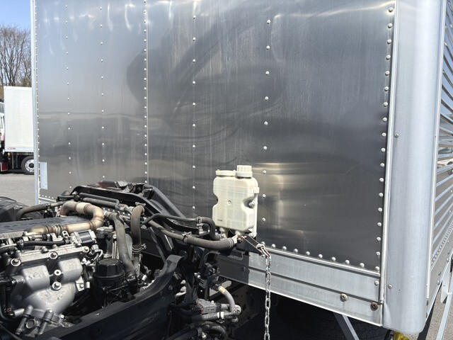 三菱ふそうファイターアルミバン中型（4t）[写真08]