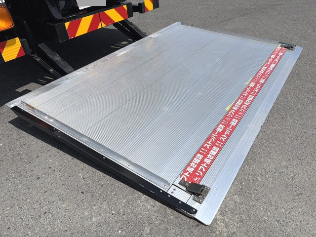 三菱ふそうファイターアルミバン中型（4t）[写真09]