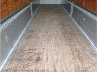 いすゞギガアルミウイング大型（10t）[写真12]