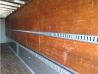 いすゞギガアルミウイング大型（10t）[写真13]