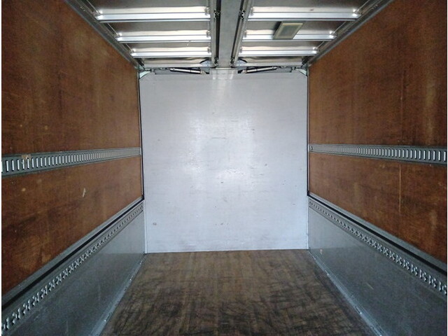 いすゞギガアルミウイング大型（10t）[写真14]