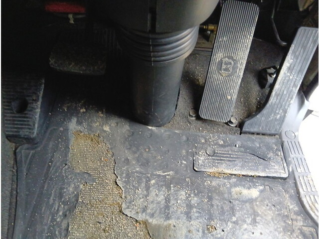 いすゞギガアルミウイング大型（10t）[写真18]