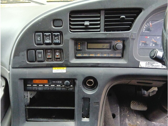 いすゞギガアルミウイング大型（10t）[写真20]