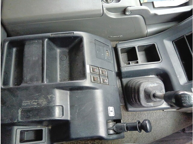 いすゞギガアルミウイング大型（10t）[写真22]