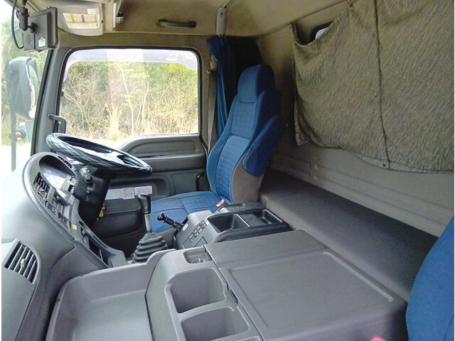 いすゞギガアルミウイング大型（10t）[写真26]