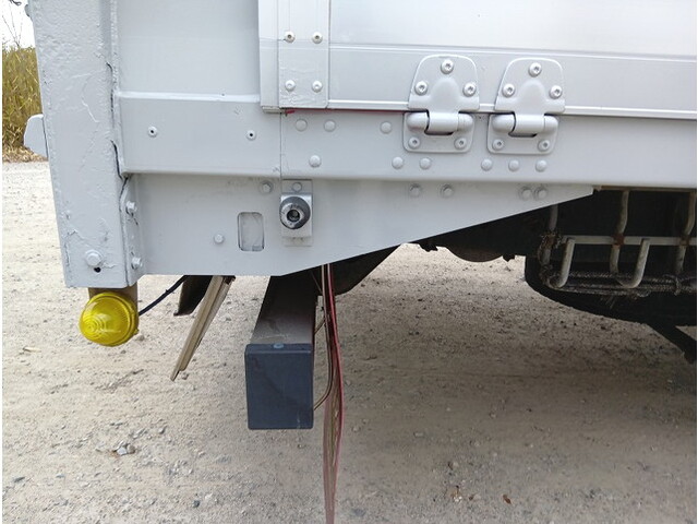 いすゞギガアルミウイング大型（10t）[写真35]