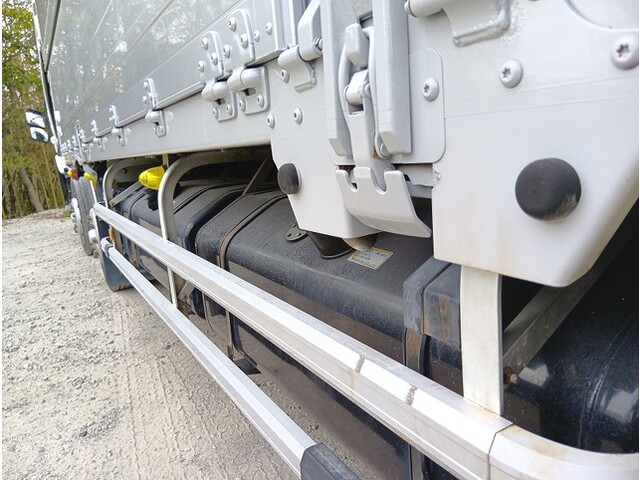 いすゞギガアルミウイング大型（10t）[写真37]