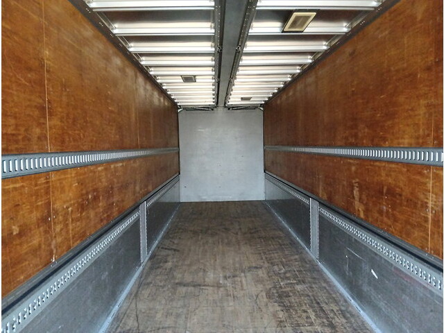 いすゞギガアルミウイング大型（10t）[写真09]