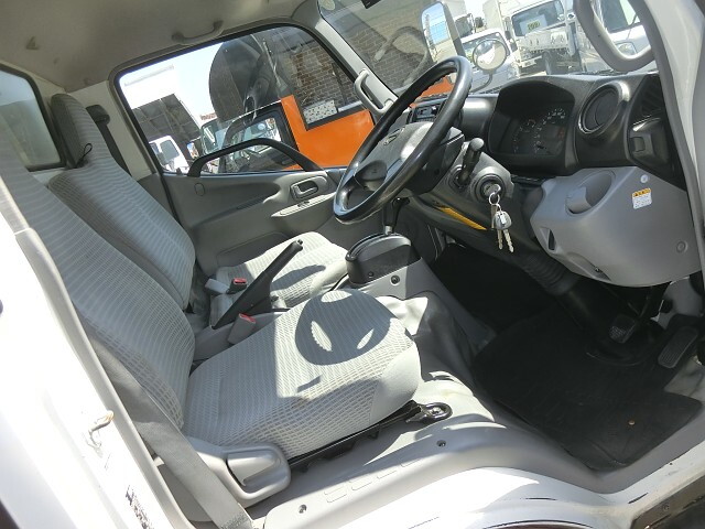 日野デュトロアルミバン小型（2t・3t）[写真12]