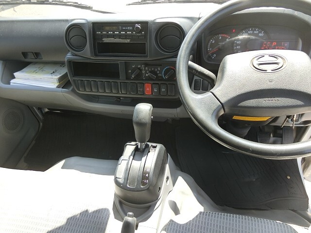 日野デュトロアルミバン小型（2t・3t）[写真16]