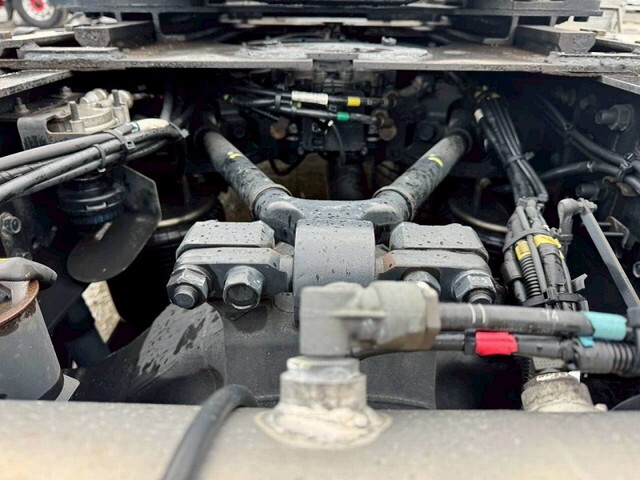 日野プロフィアトレーラーヘッド（トラクターヘッド）大型（10t）[写真10]