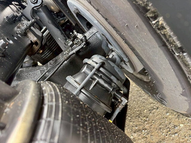 日野プロフィアトレーラーヘッド（トラクターヘッド）大型（10t）[写真11]