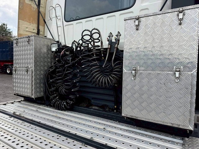 日野プロフィアトレーラーヘッド（トラクターヘッド）大型（10t）[写真17]