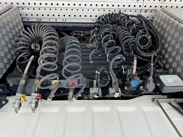 日野プロフィアトレーラーヘッド（トラクターヘッド）大型（10t）[写真20]