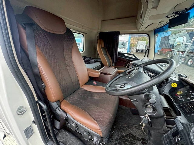 日野プロフィアトレーラーヘッド（トラクターヘッド）大型（10t）[写真21]