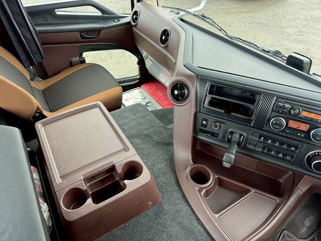 日野プロフィアトレーラーヘッド（トラクターヘッド）大型（10t）[写真31]