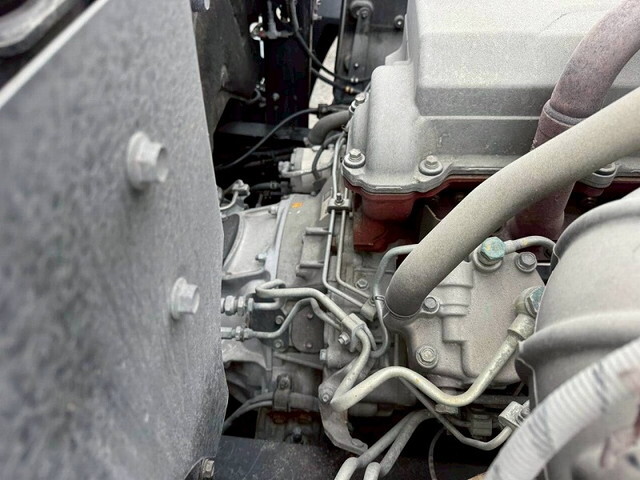 日野プロフィアトレーラーヘッド（トラクターヘッド）大型（10t）[写真36]