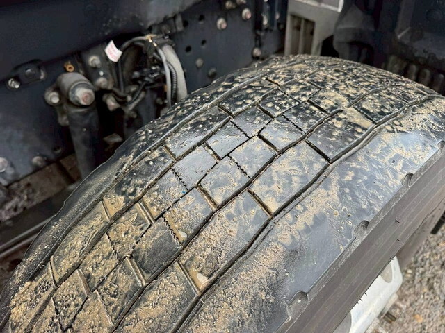 日野プロフィアトレーラーヘッド（トラクターヘッド）大型（10t）[写真39]